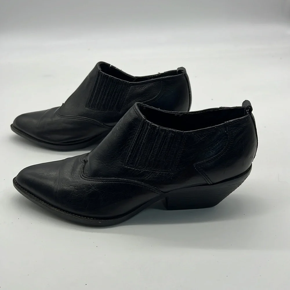 Vintage Zodiac Black Leather Ankle Bootie size 8
